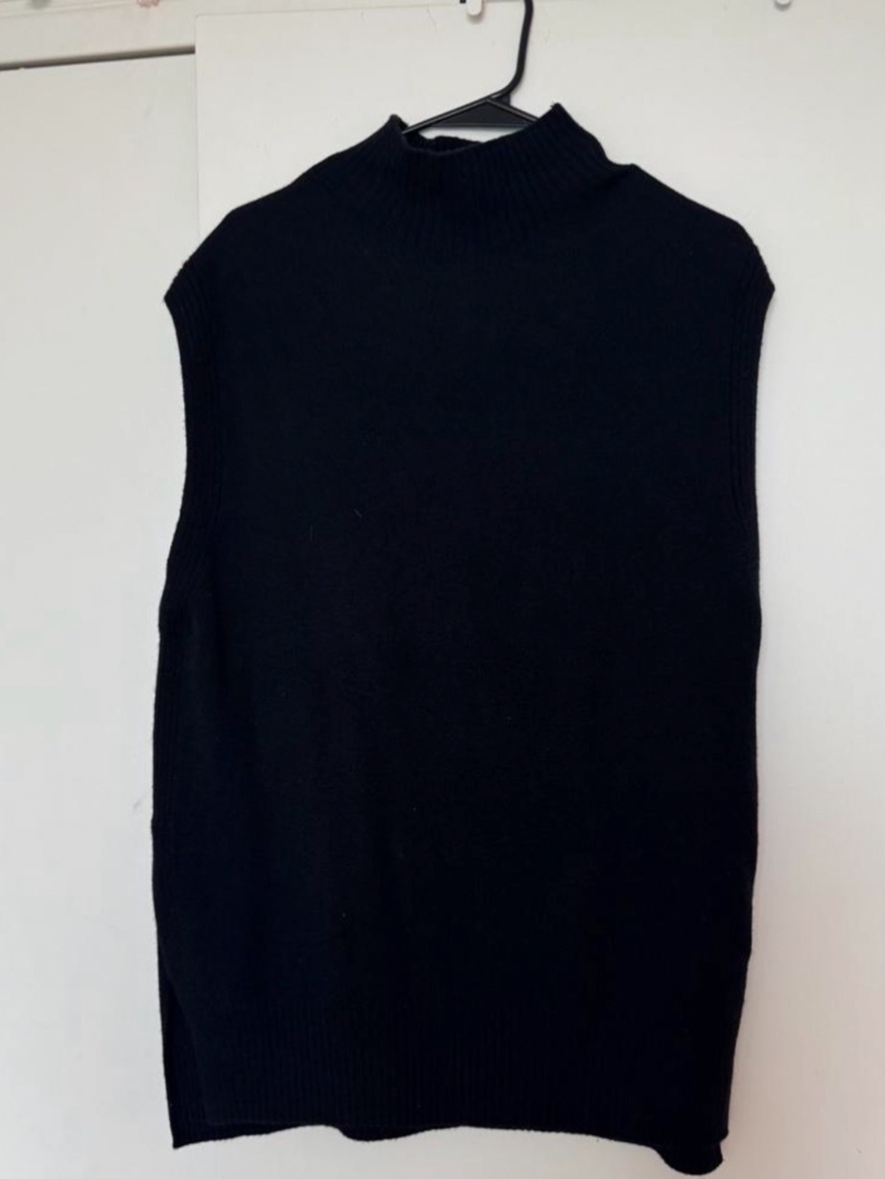 Athleta Sleeveless Mock Neck Sweater in Black Size Small Like New